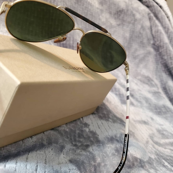 Burberry Aviators w/ top metal - Picture 3 of 6
